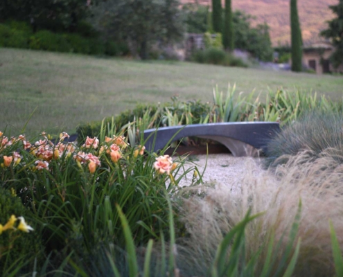 Memoscape_Giardino-dei-fiori_Crescent Bench02